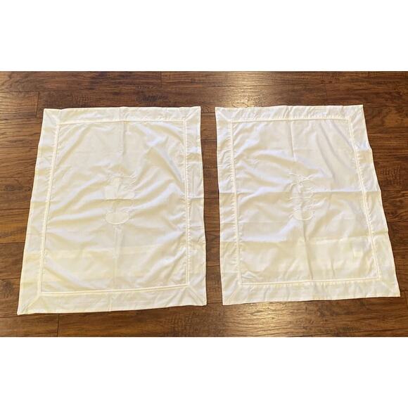 Pottery Barn Set Of 2 White Standard Size Decorative Scroll Stitch Pillow Shams - Picture 1 of 8